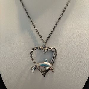 BEAUTIFUL VINTAGE STERLING SILVER PENDANT AND CHAIN